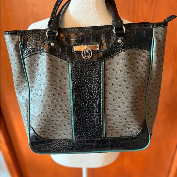 US Polo Assn Gray And Black Reptile Pattern Vinyl Shoulder Tote With Crest - Picture 12 of 15